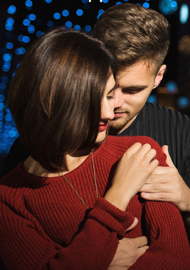 Casual dating couple